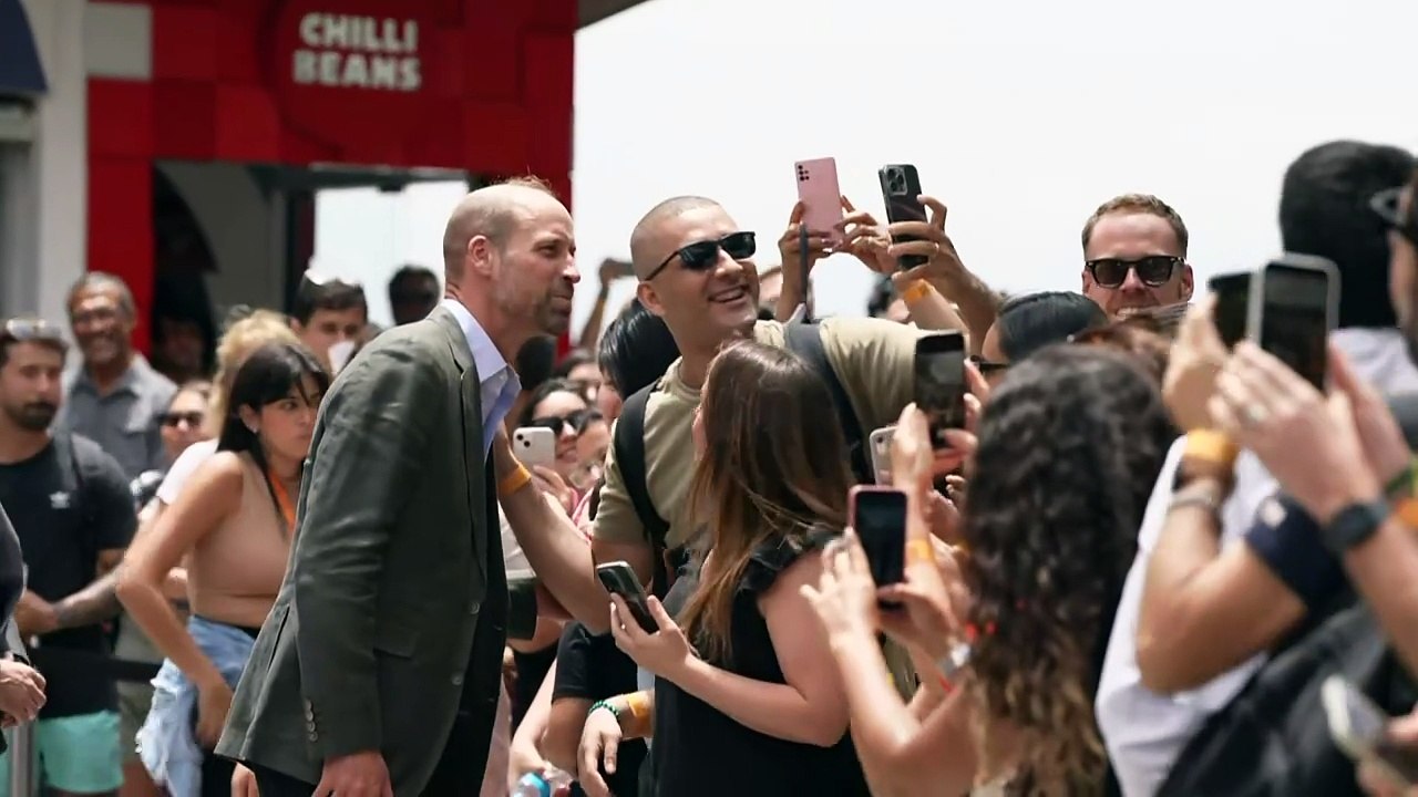 William takes selfies with crowds at Sugarloaf Mountain