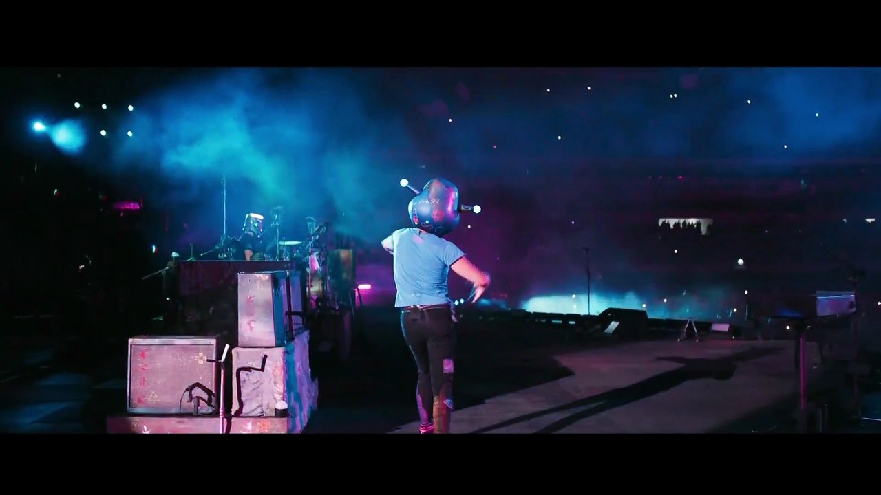 Infinity Sign (shortened) with excerpts of 'Music of the Spheres II' and 'Every Teardrop Is a Waterfall' - Coldplay (live)