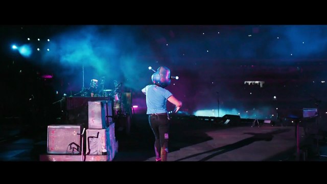 Infinity Sign (shortened) with excerpts of 'Music of the Spheres II' and 'Every Teardrop Is a Waterfall' - Coldplay (live)