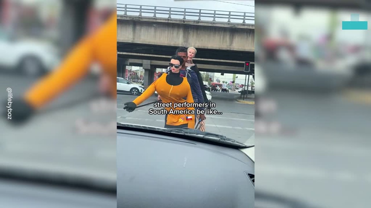 Hilarious Street Performer Encounter