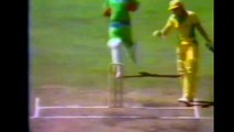 Cricket Hilarious Moments Aus vs Pakistan  2nd Match at Melbourne, Nov 22 1981 B & H Cup