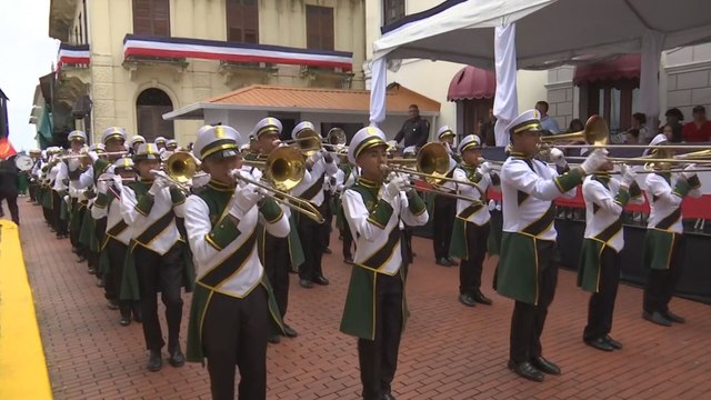 Escuelas desfilan en la Ruta 1 del Casco Antiguo