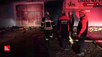 Amasya’da soğan deposu alev alev yandı