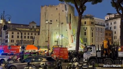 Crollo Torre dei Conti, operazioni di soccorso no-stop anche con droni