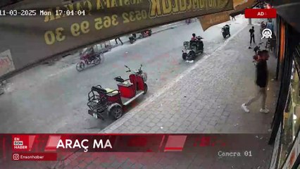 Adana’da otomobil markete girdi