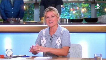 "Il sera de retour lundi prochain" : Un chroniqueur important de C à Vous absent toute la semaine, annonce Anne-Elisabeth Lemoine - capture d'écran France 5