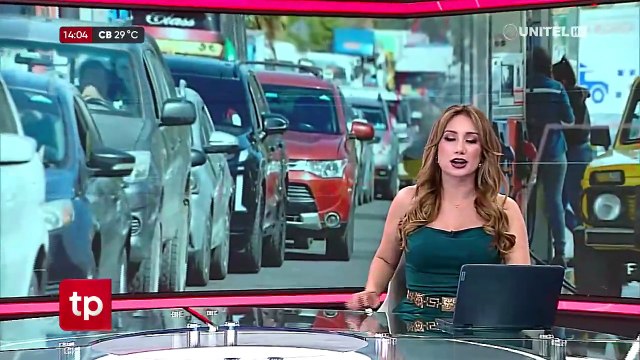 Choferes pasan en filas el feriado por Todos Santos en busca de combustible