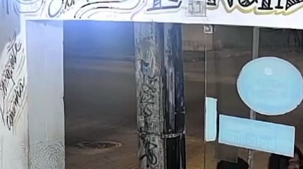 Homem morre após ser atropelado por moto no Vergel do Lago, em Maceió; vídeo registra o acidente