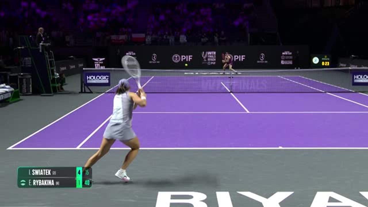 Rybakina powers past Swiatek to make WTA Finals semis