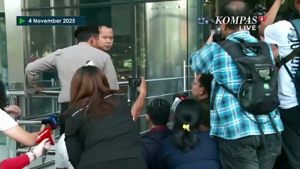 Gubernur Riau Abdul Wahid Bungkam saat di Gedung KPK Usai Terjaring OTT