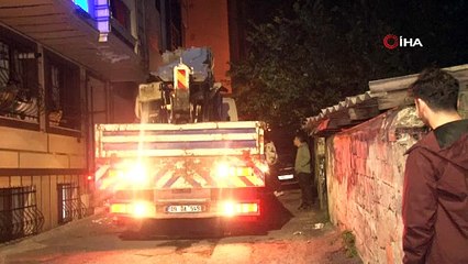 Eyüpsultan'da sokağa dalan vinç dehşet saçtı