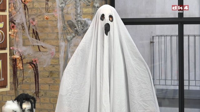 Sofus Skram er klædt ud som et spøgelse i halloween bingo | SIFA tv bingo sendt den 31 Oktober 2025 på DK4