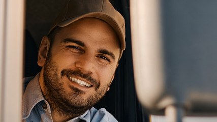 US में 7,000 से ज्यादा ट्रक ड्राइवरों की चली गयी नौकरी, भारतीयों पर मंडरा रहा खतरा