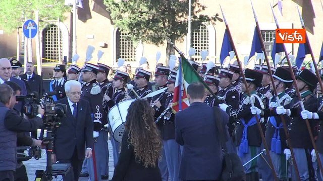 Giornata dell'Unità Nazionale, il Presidente Mattarella rende omaggio al Milite Ignoto al Vittoriano