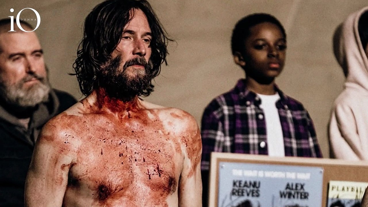 Keanu Reeves nudo e insanguinato: il colpo di scena da sex symbol