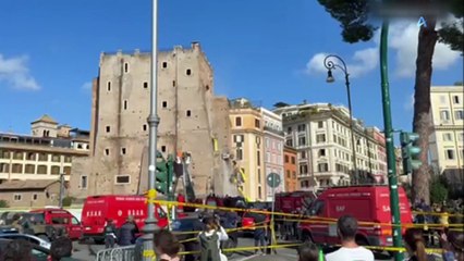 로마 중세탑 복원 중 ‘와르르’