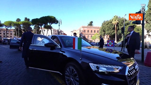 4 Novembre, Mattarella all'Altare Patria per Festa Forze Armate. Al suo arrivo gli onori militari