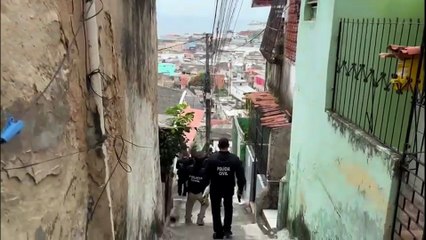 Polícia faz operação e prende dezenas do Comando Vermelho na Bahia