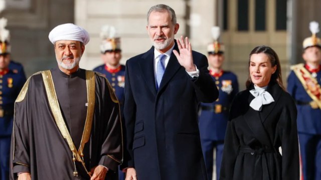 Felipe VI y Letizia reciben al sultán de Omán en Madrid con los máximos honores