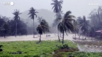 Il tifone Kalmaegi sommerge le Filippine