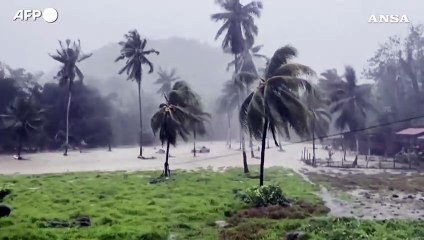 Il tifone Kalmaegi sommerge le Filippine