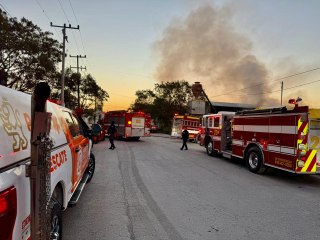 VIDEO | Incendio consume parte de una empresa en el Parque Industrial de Escobedo