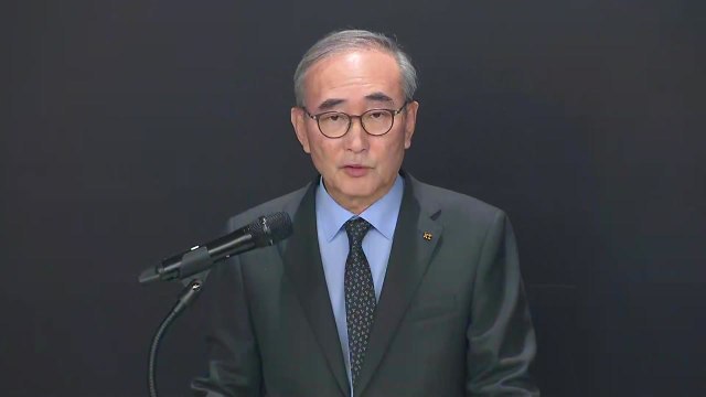 KT, 해킹 사태에 유심 무료교체 ...김영섭 대표 '연임 포기' / YTN