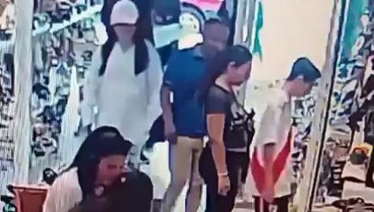 Fue a comprar el vestido de 15 de su hija y le robaron todo