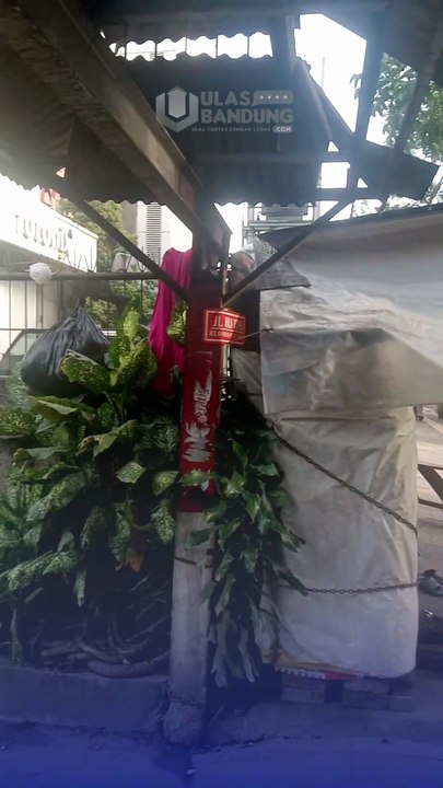 Spanduk Warga Gang Haji Topek Astana Anyar, Bandung Tampilkan Pelaku Buang Sampah