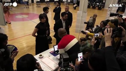 Zohran Mamdani al seggio a New York come candidato democratico