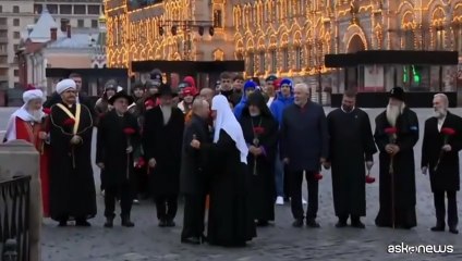 Putin depone fiori sulla Piazza Rossa per Giornata dell'unità nazionale