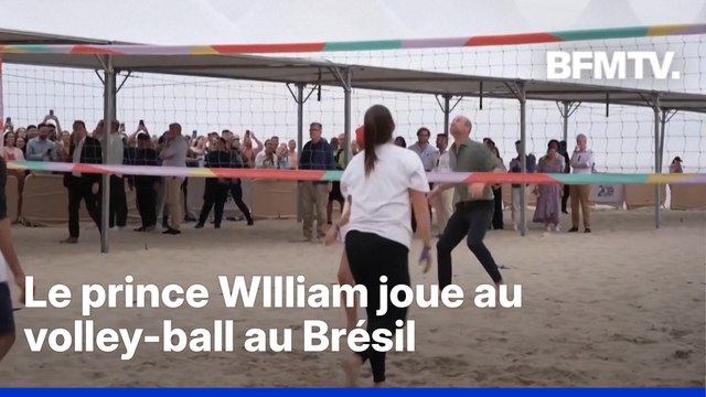 En visite au Brésil à l'occasion de la COP30, le prince William a joué au volley-ball à Copacabana