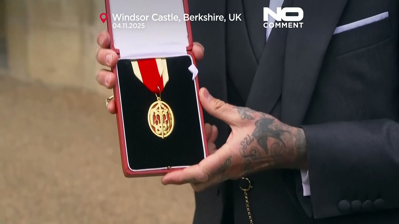 David Beckham erhält den Ritterschlag von König Charles dem Dritten
