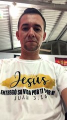 Padrastro de Elvis reaparece en la iglesia y envía mensaje a quienes 'creyeron en él'