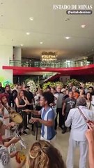 Maurício Tizumba homenageia Lô Borges com tambores do congado