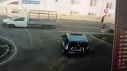 Gümüşhane’de belediye makam aracı ile jandarma minibüsü çarpıştı: 2 asker yaralandı