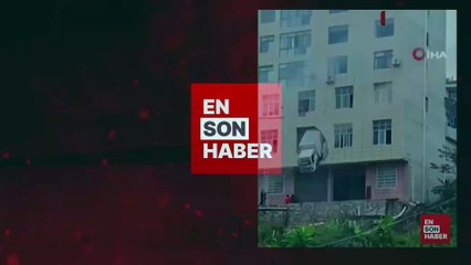 Çin’de binaya çarpan kamyon ikinci katta asılı kaldı
