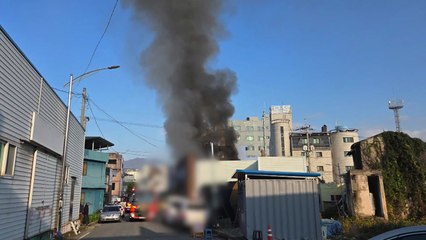 충북 증평 상가에서 불...많은 연기에 주민 대피 / YTN