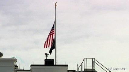 Bandiere a mezz'asta alla Casa Bianca per la morte di Dick Cheney