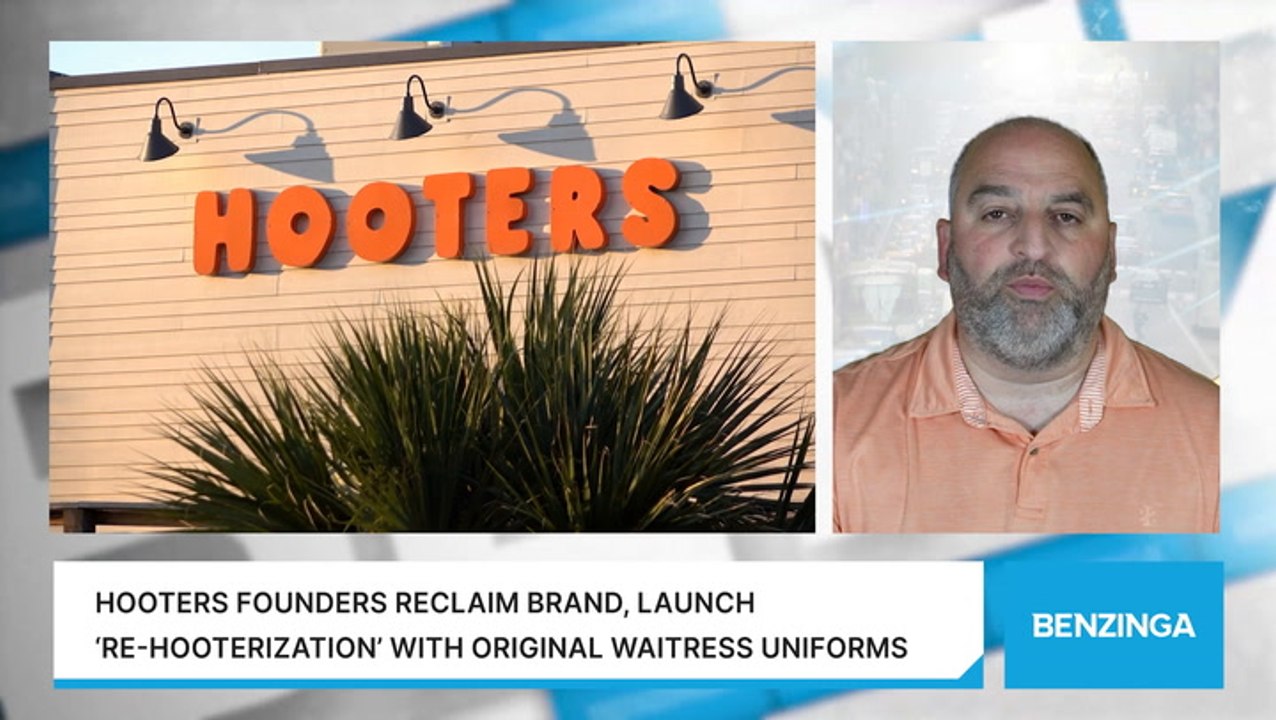 Hooters Founders Reclaim Brand, Launch ‘Re-Hooterization’ With Original Waitress Uniforms