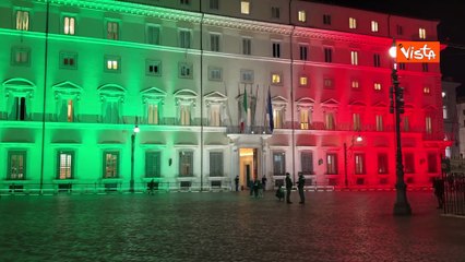 4 Novembre, Palazzo Chigi illuminato con il tricolore per la Festa delle Forze Armate