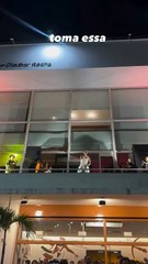 O baiano tem o molho! O Kannalha se apresenta na estreia de "O Agente Secreto"; confira