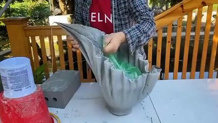 Beautiful & Easy Swan-Shaped Plant Pots | DIY Cement & Fabric Garden Idea 🦢🌿