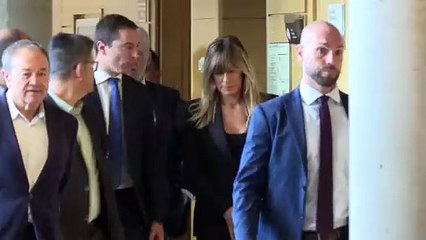 El juez del 'caso Begoña Gómez' imputa a una alto cargo de Moncloa y descarta cerrar la causa