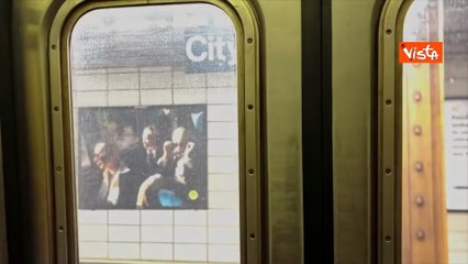 "Prossima fermata Municipio", il neo sindaco di New York Zohran Mamdan posta il video della metro