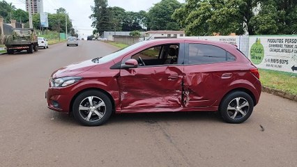 Pancada! T-Cross e Onix batem no cruzamento das Ruas Santa Catarina e Pio XII