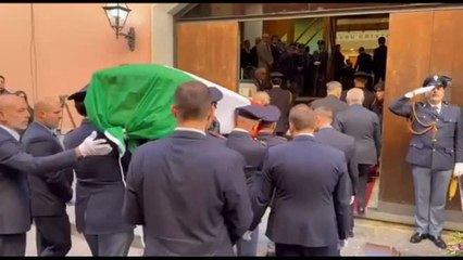 Napoli, chiesa gremita per funerali del poliziotto morto in incidente