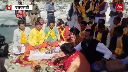 उत्तरकाशी से धीरेंद्र शास्त्री ने शुरू की धार्मिक यात्रा, खरसाली में मां यमुना का लिया आशीर्वाद