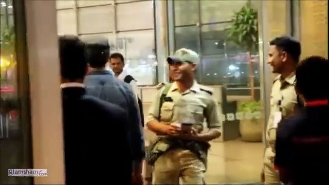 Pooja Hegde blows a flying kiss while Hrithik Roshan seems a bit off today, moods and moments in one frame! 💫 #glamsham #poojahegde #hrithikroshan #bollywood #celebs #spotted #mood glamsham, pooja hegde, hrithik roshan, bollywood, celebs, spotted, moo