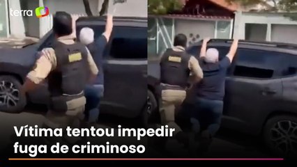 Idoso fica pendurado em carro roubado em Minas Gerais